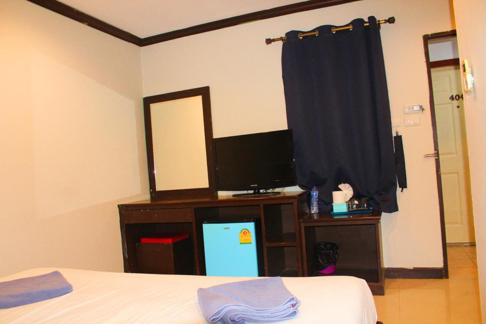 Hollywood Inn Hotel Patong Buitenkant foto