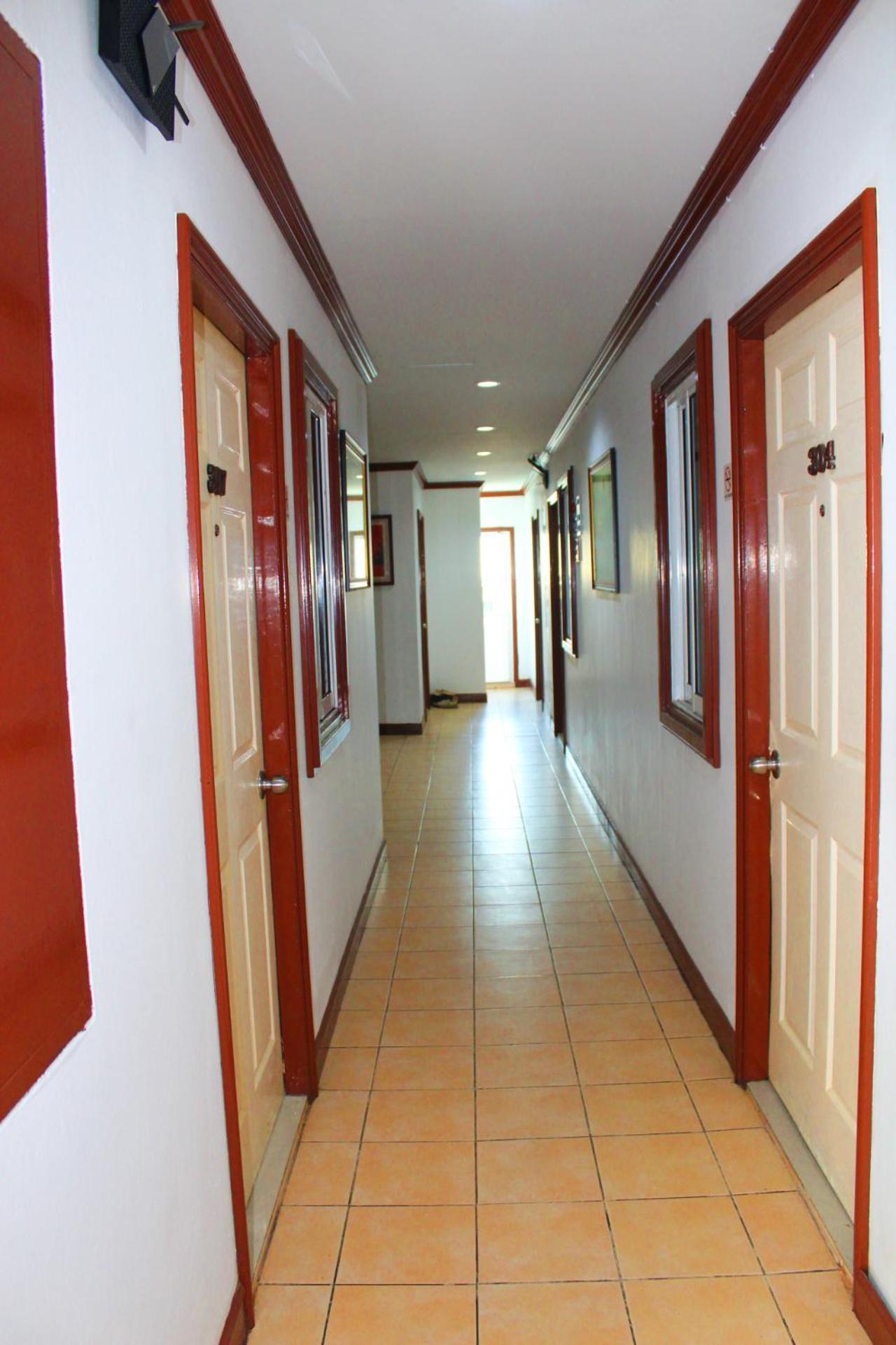 Hollywood Inn Hotel Patong Buitenkant foto