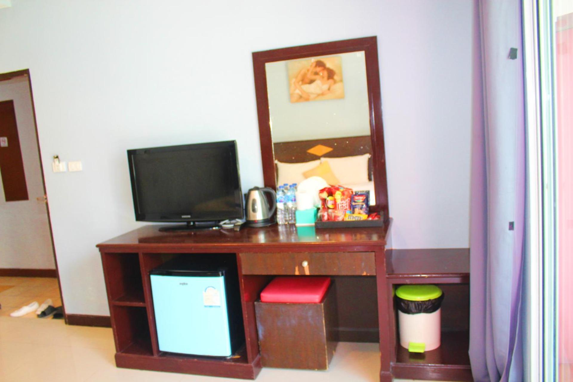 Hollywood Inn Hotel Patong Buitenkant foto