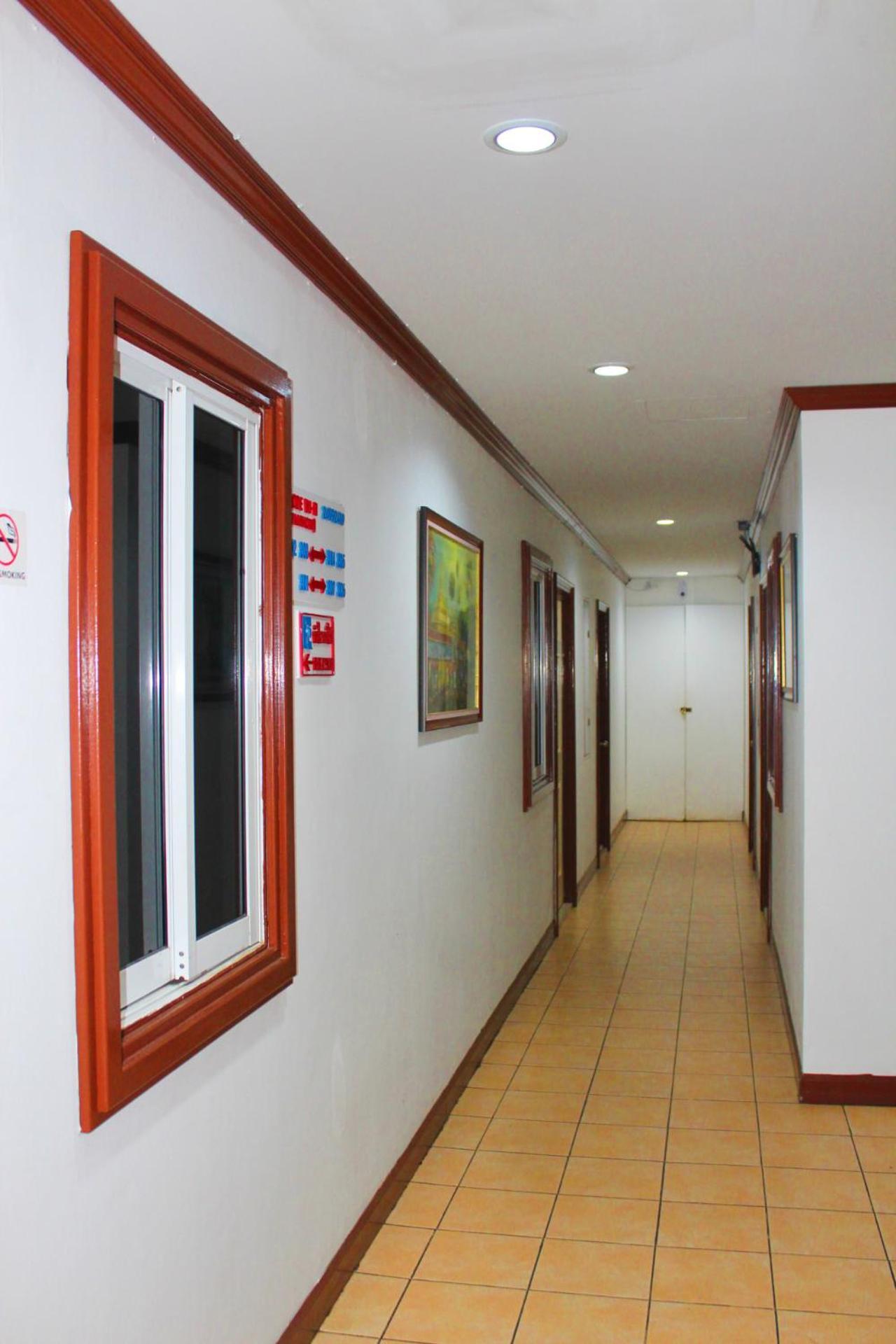 Hollywood Inn Hotel Patong Buitenkant foto
