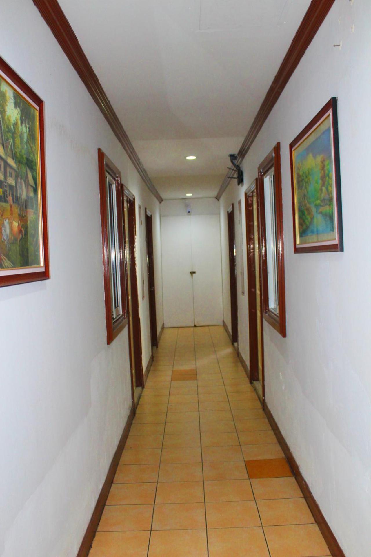 Hollywood Inn Hotel Patong Buitenkant foto