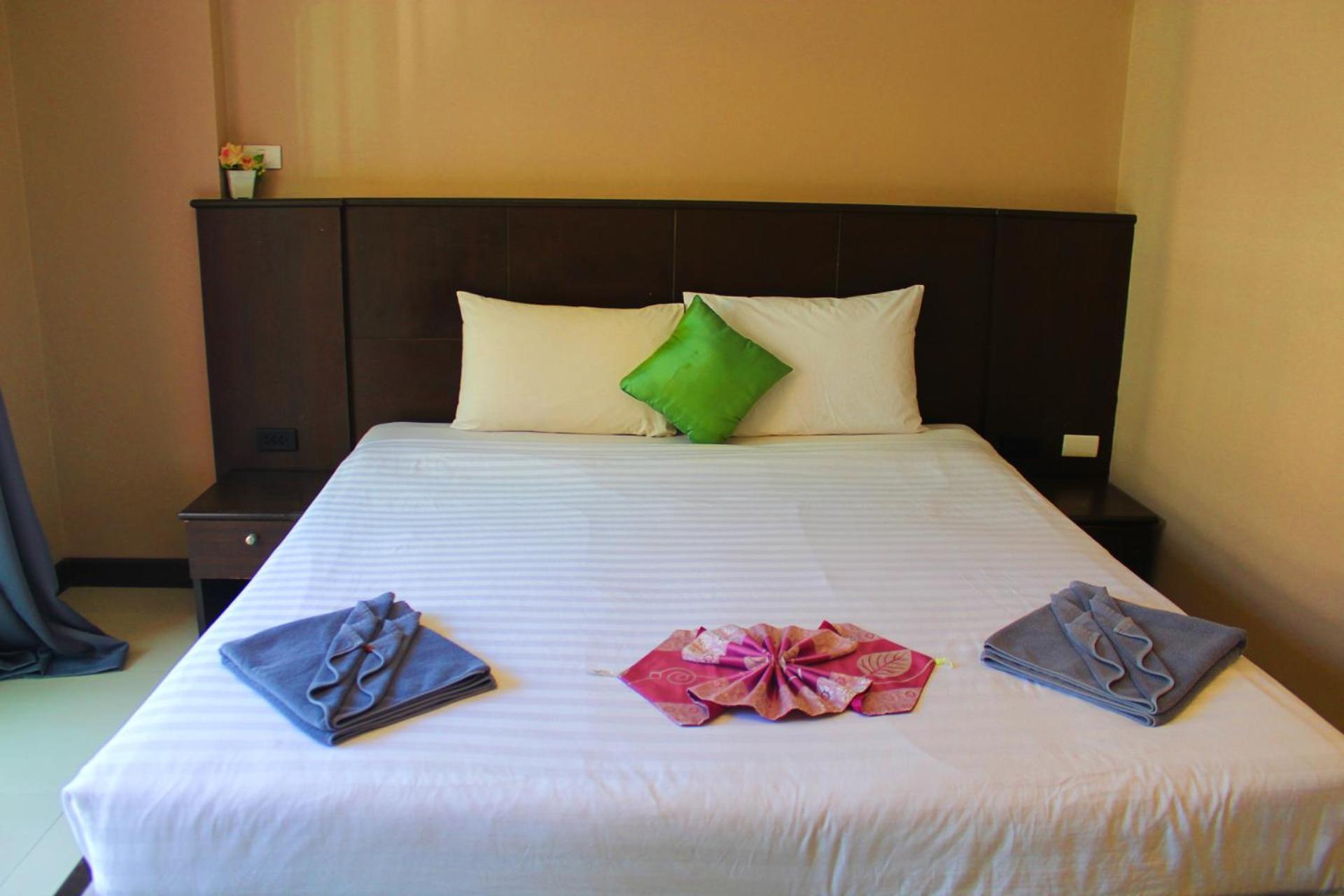 Hollywood Inn Hotel Patong Buitenkant foto