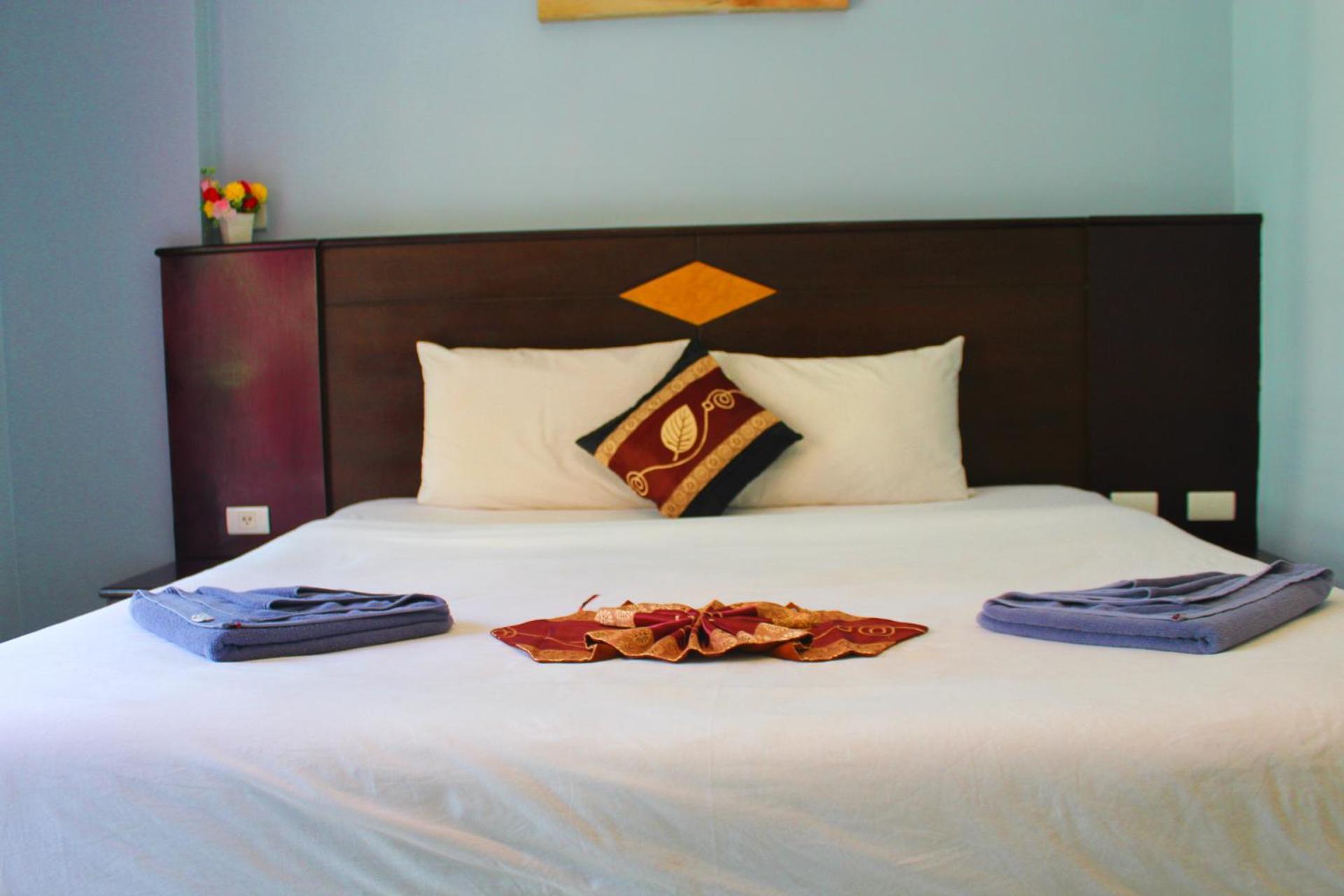 Hollywood Inn Hotel Patong Buitenkant foto