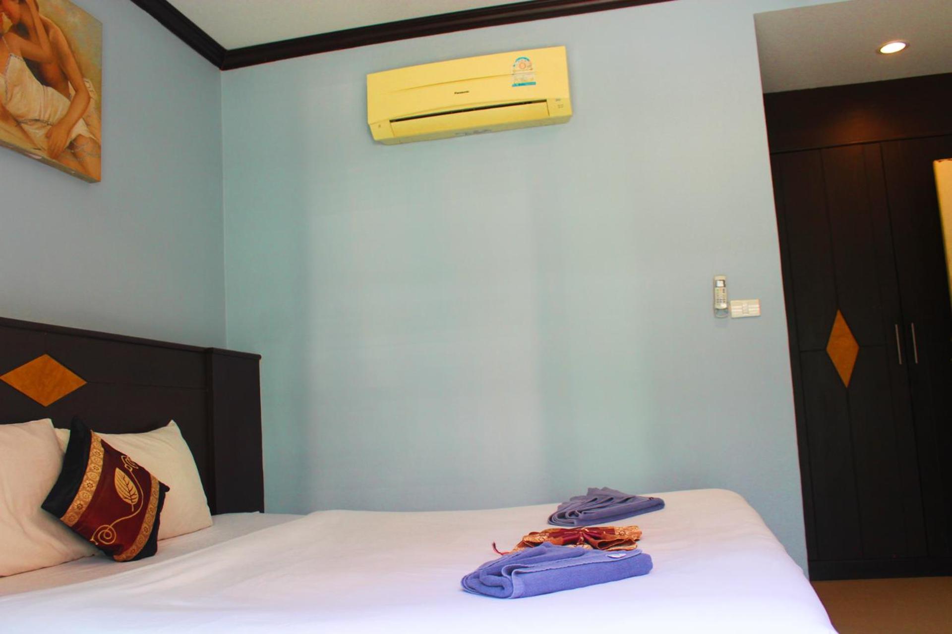 Hollywood Inn Hotel Patong Buitenkant foto