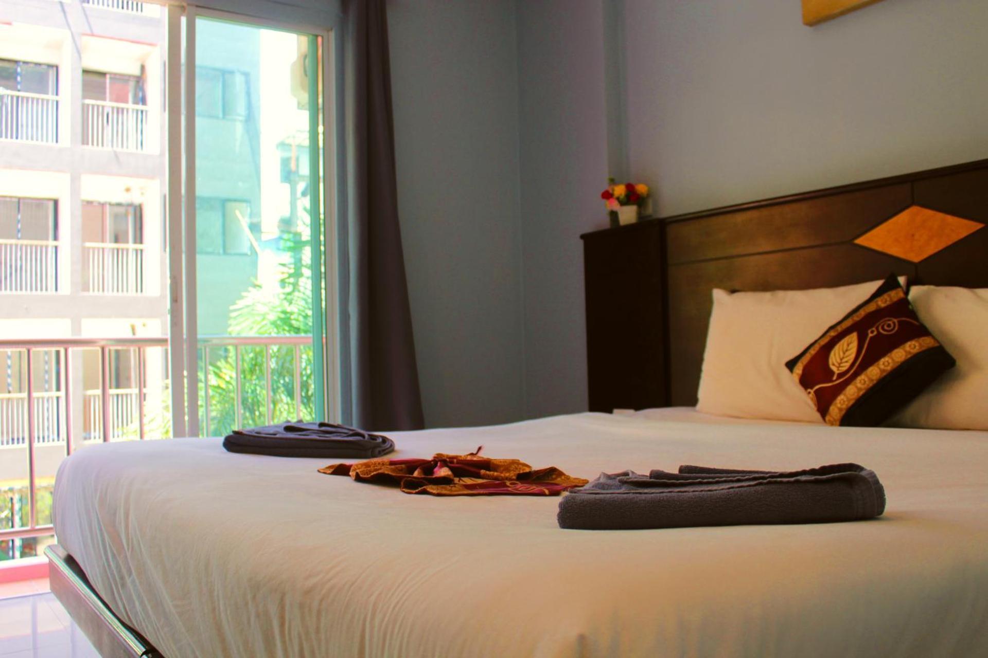 Hollywood Inn Hotel Patong Buitenkant foto